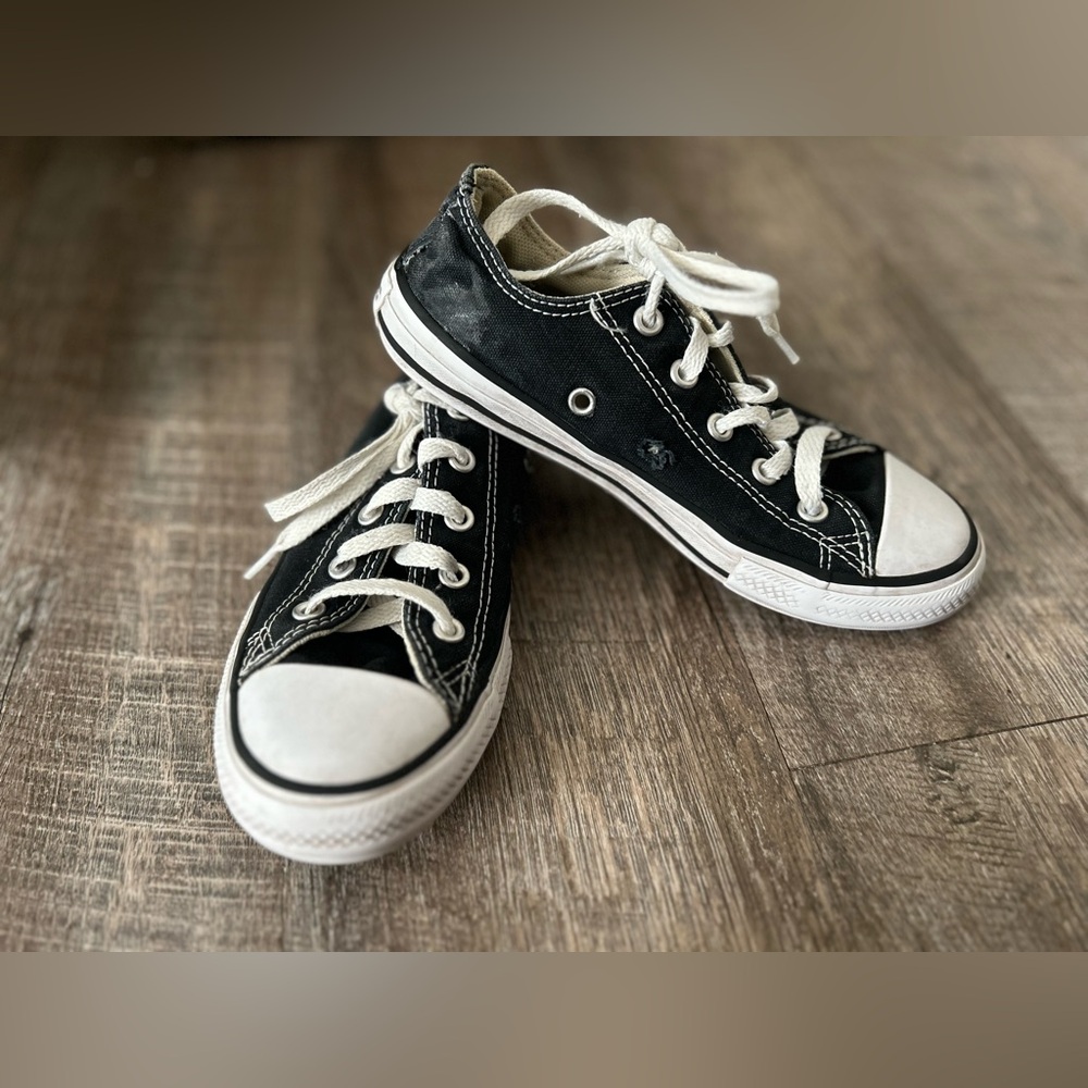🌸 $10 SALE 🌸 Converse Kids Black Sneakers - Picture 12 of 12